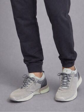 Flux Light Gray Athletic Running Shoes for Men